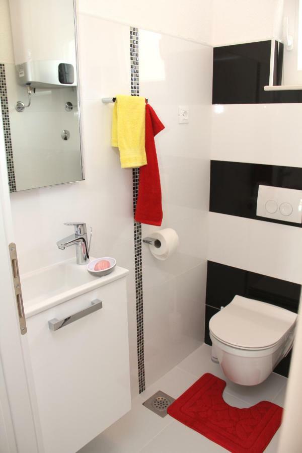Apartmani Corleone Bilice Esterno foto