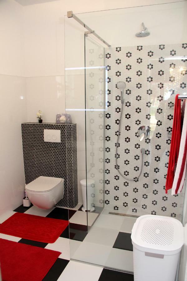 Apartmani Corleone Bilice Esterno foto